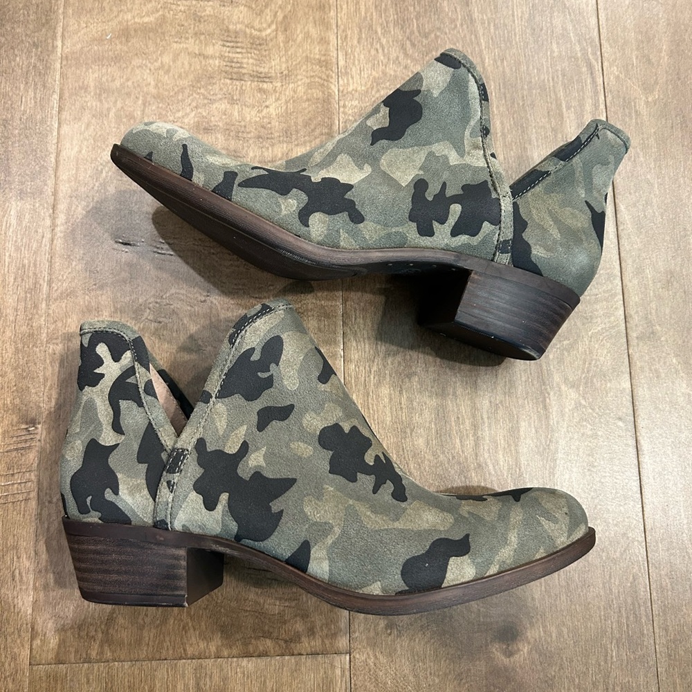 Lucky Brand green Camouflage Cutout Ankle Booties 7.5‎